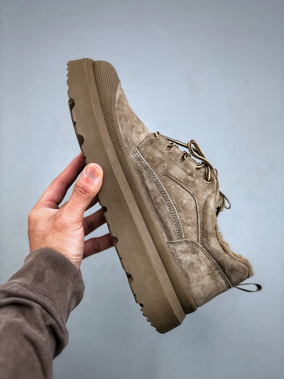 Local pick-up 💰560 supports store release New goods 🚀 #UGG new autumn and winter products (plush integrated lining 🔥warm and heat-locking) must-have outdoor men's casual shoes and snow boots series Guangdong factory quality Autumn and winter new styles Fashion trend matching The fabric is made of frosted cowhide imported from Italy. The whole shoe is made of genuine cowhide material, from the outsole to the hardware, all made from OEM raw materials. Good products do not kill pigs. The quality of the first order is strictly controlled. A full set of official website unified packaging. This year’s winter cold-proof outdoor products are a must-have for daily casual matching for sportsmen‼ American light luxury brand [UGG] Tasman Weather Hybrid Tasman hybrid series lightweight casual shoes Size: 39-44